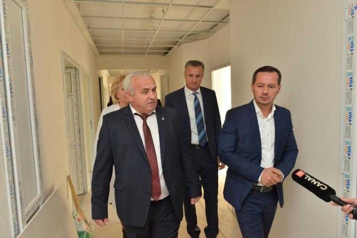 Trei secţii din cadrul Spitalului Clinic Municipal "Sfânta Treime", renovate (FOTO)