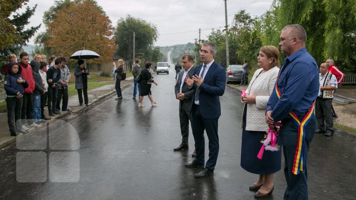 DRUMURI BUNE LA CIOROPCANI: În localitate au fost reabilitate două tronsoane de drum (FOTOREPORT)