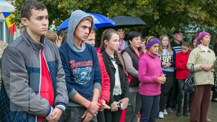 DRUMURI BUNE LA CIOROPCANI: În localitate au fost reabilitate două tronsoane de drum (FOTOREPORT)