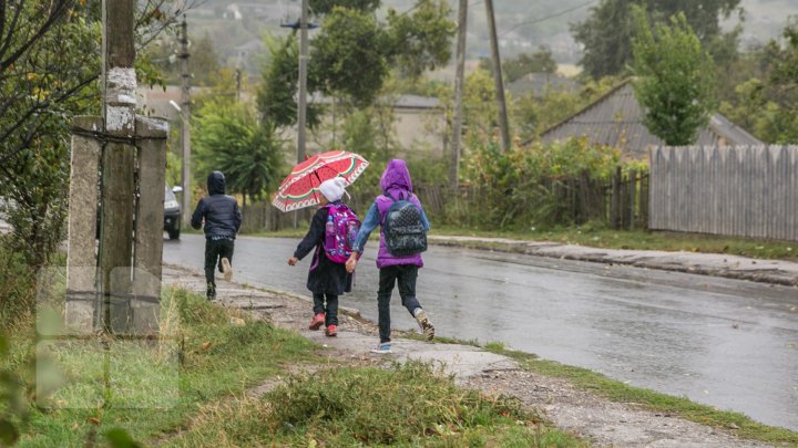 DRUMURI BUNE LA CIOROPCANI: În localitate au fost reabilitate două tronsoane de drum (FOTOREPORT)