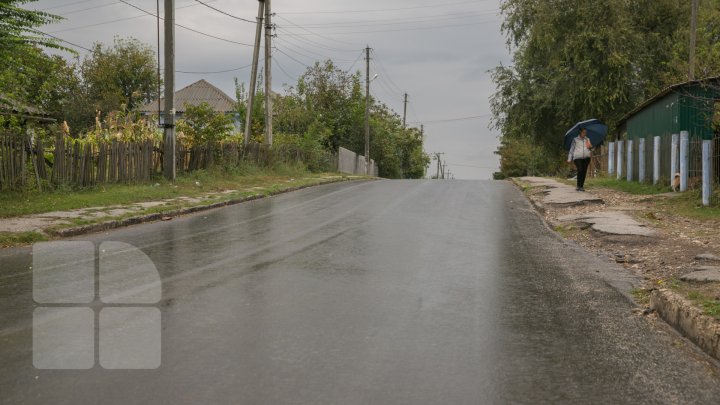 DRUMURI BUNE LA CIOROPCANI: În localitate au fost reabilitate două tronsoane de drum (FOTOREPORT)