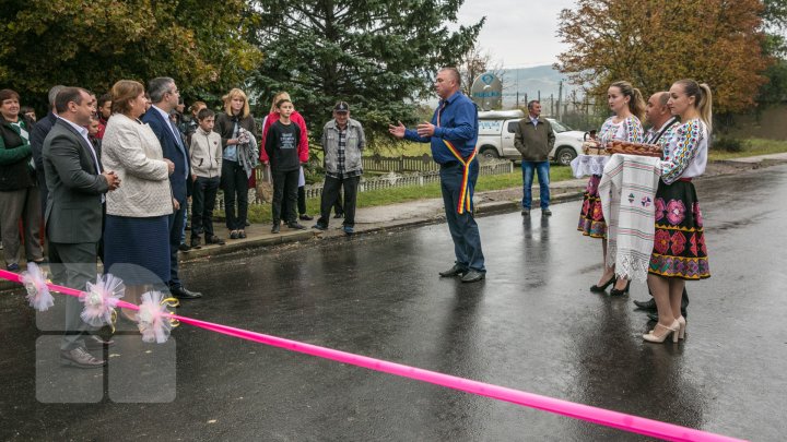 DRUMURI BUNE LA CIOROPCANI: În localitate au fost reabilitate două tronsoane de drum (FOTOREPORT)