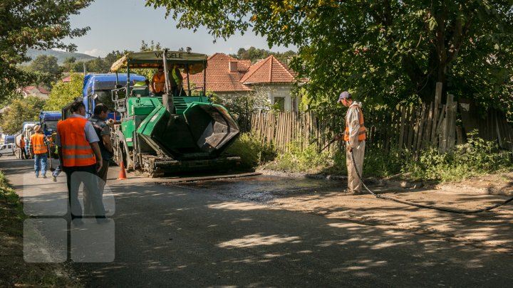 DRUMURI BUNE în raionul Călăraşi. Localnicii, bucuroşi că au scăpat de noroi şi gropi: O bucurie pentru suflet (FOTO)