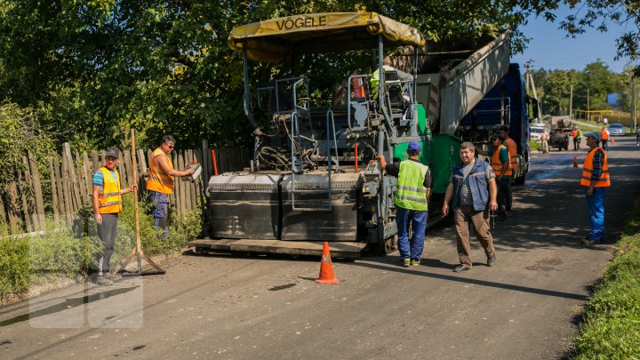 DRUMURI BUNE în raionul Călăraşi. Localnicii, bucuroşi că au scăpat de noroi şi gropi: O bucurie pentru suflet (FOTO)