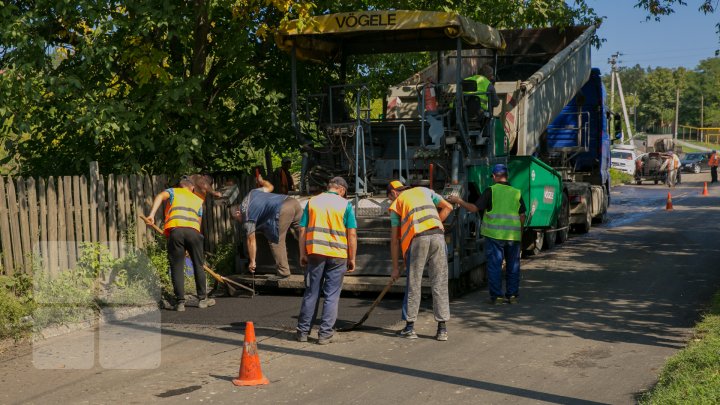 DRUMURI BUNE în raionul Călăraşi. Localnicii, bucuroşi că au scăpat de noroi şi gropi: O bucurie pentru suflet (FOTO)