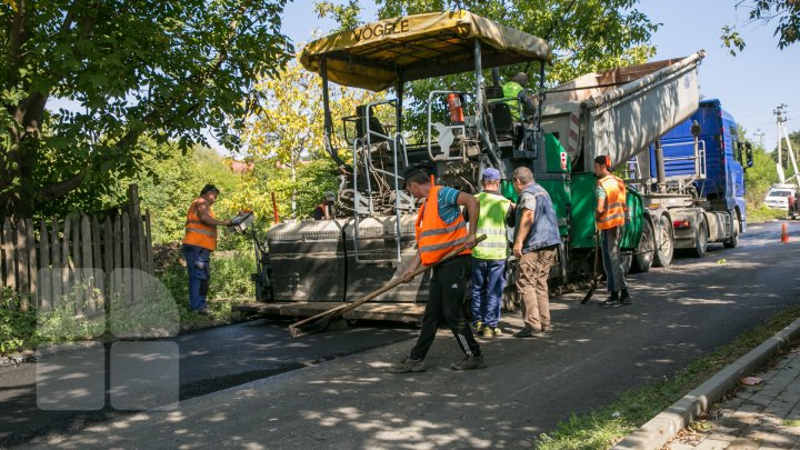 DRUMURI BUNE în raionul Călăraşi. Localnicii, bucuroşi că au scăpat de noroi şi gropi: O bucurie pentru suflet (FOTO)