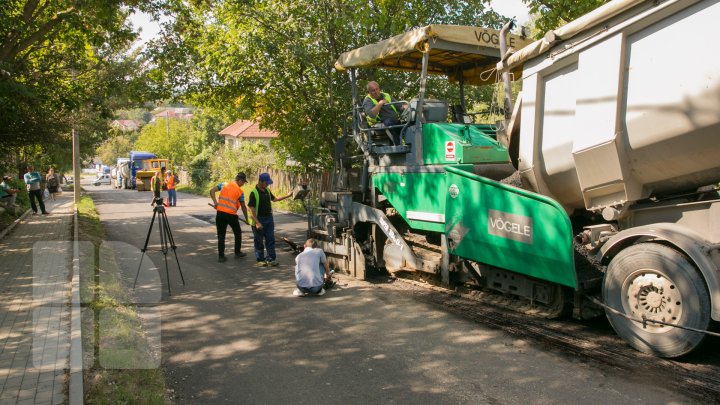 DRUMURI BUNE în raionul Călăraşi. Localnicii, bucuroşi că au scăpat de noroi şi gropi: O bucurie pentru suflet (FOTO)