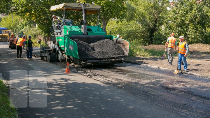 DRUMURI BUNE în raionul Călăraşi. Localnicii, bucuroşi că au scăpat de noroi şi gropi: O bucurie pentru suflet (FOTO)