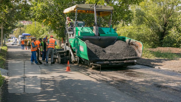 DRUMURI BUNE în raionul Călăraşi. Localnicii, bucuroşi că au scăpat de noroi şi gropi: O bucurie pentru suflet (FOTO)