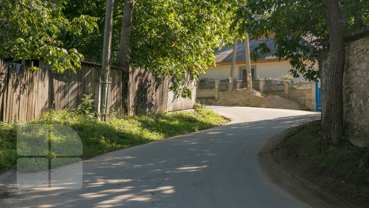 DRUMURI BUNE în raionul Călăraşi. Localnicii, bucuroşi că au scăpat de noroi şi gropi: O bucurie pentru suflet (FOTO)