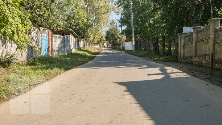 DRUMURI BUNE în raionul Călăraşi. Localnicii, bucuroşi că au scăpat de noroi şi gropi: O bucurie pentru suflet (FOTO)