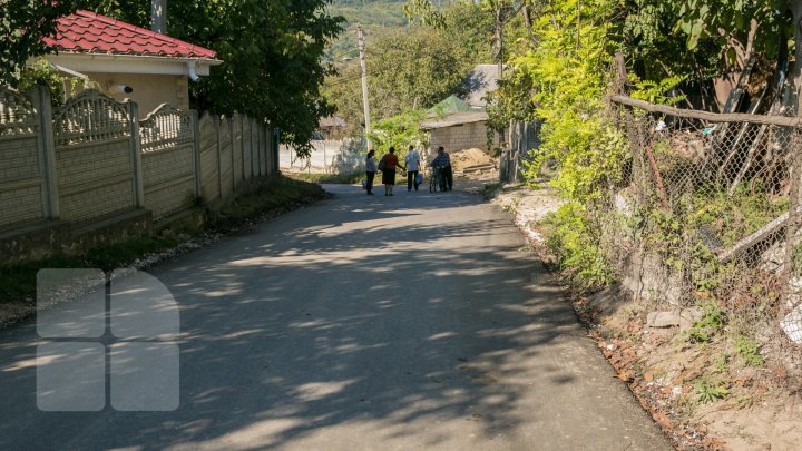 DRUMURI BUNE în raionul Călăraşi. Localnicii, bucuroşi că au scăpat de noroi şi gropi: O bucurie pentru suflet (FOTO)