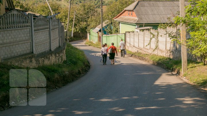 DRUMURI BUNE în raionul Călăraşi. Localnicii, bucuroşi că au scăpat de noroi şi gropi: O bucurie pentru suflet (FOTO)