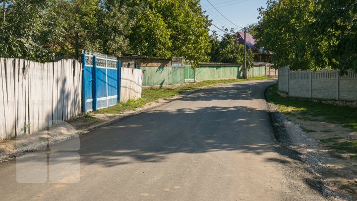 DRUMURI BUNE în raionul Călăraşi. Localnicii, bucuroşi că au scăpat de noroi şi gropi: O bucurie pentru suflet (FOTO)