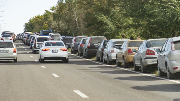 SPECTACOL PE CERUL CAPITALEI. Ziua Aviației Civile, marcată printr-un show aerian (FOTOREPORT)