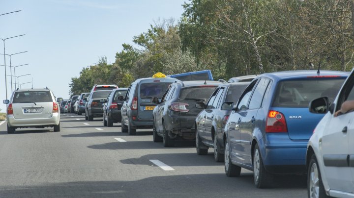 SPECTACOL PE CERUL CAPITALEI. Ziua Aviației Civile, marcată printr-un show aerian (FOTOREPORT)