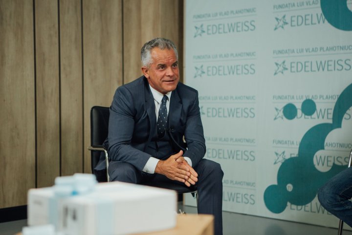 Vlad Plahotniuc s-a întâlnit cu câștigătorii medaliei de bronz la olimpiada de robotică din Mexic: Un model de succes a unei echipe pentru Moldova