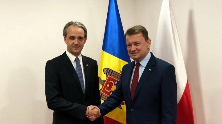 Prezentări de tehnică şi armament de ultimă generaţie. Ministrul Apărării efectuează o vizită oficială în Polonia