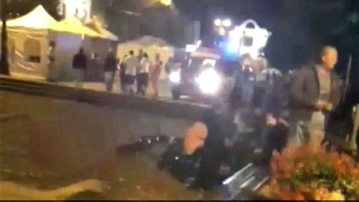 Atentat sau accident. PANICĂ într-un oraş din România, după ce un bărbat a intrat cu motocicleta într-o mulţime