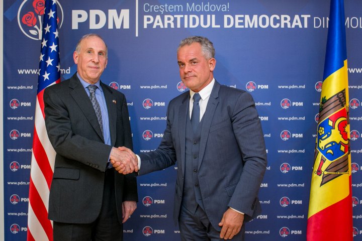 Președintele PDM Vlad Plahotniuc și ambasadorul SUA James Pettit s-au întâlnit într-o vizită de rămas bun