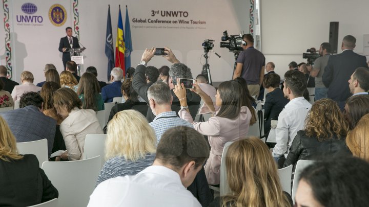 Conferinţă importantă despre turismul vitivinicol în Moldova. Invitaţi din 60 de ţări, prezenţi la Castelul Mimi (FOTOREPORT)