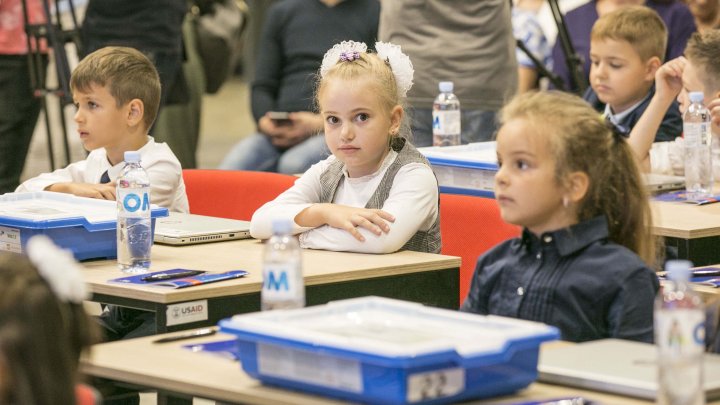 O NOUĂ ERĂ ÎN EDUCAŢIE. Elevii din clasa I vor studia obiectul Educația Digitală (FOTOREPORT)