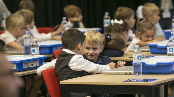 O NOUĂ ERĂ ÎN EDUCAŢIE. Elevii din clasa I vor studia obiectul Educația Digitală (FOTOREPORT)