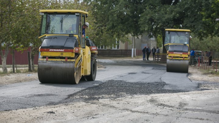 Drumarii s-au pus pe treabă şi în Glodeni. În 14 sate din raion, reabilitate (FOTOREPORT)