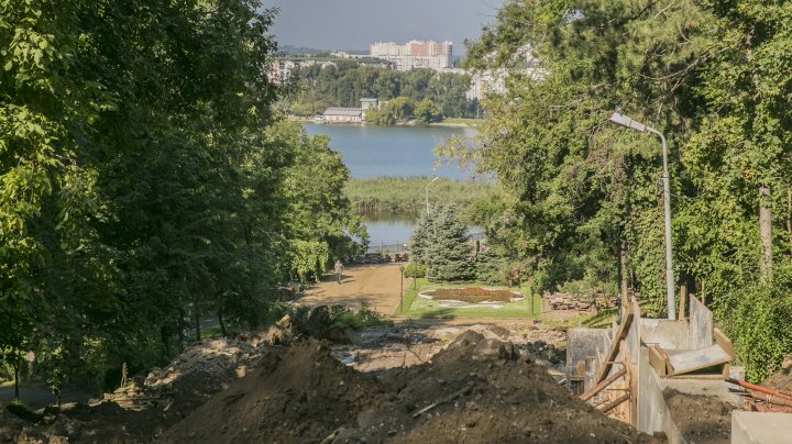 Cum arată CELE OPT trepte de granit pe care Primăria le-a realizat pâna acum în parcul Valea Morilor (FOTOREPORT)