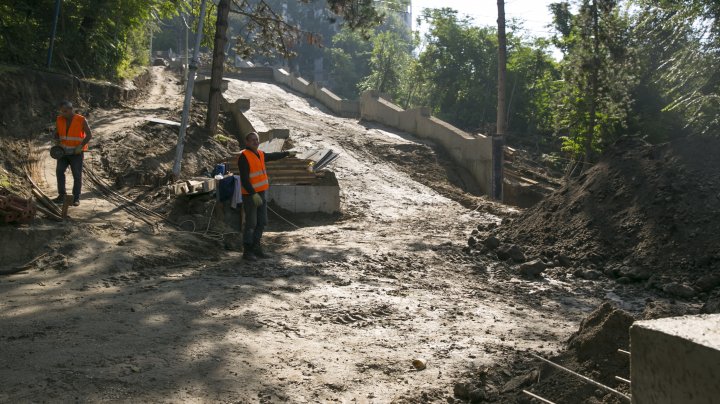 Cum arată CELE OPT trepte de granit pe care Primăria le-a realizat pâna acum în parcul Valea Morilor (FOTOREPORT)