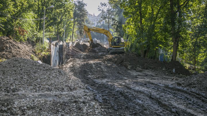 Cum arată CELE OPT trepte de granit pe care Primăria le-a realizat pâna acum în parcul Valea Morilor (FOTOREPORT)