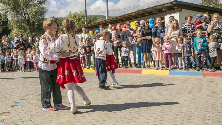 Şi-a redeschis uşile după 30 de ani. O grădiniţă din satul Sipoteni a fost renovată cu sprijinul Guvernului României (FOTOREPORT)