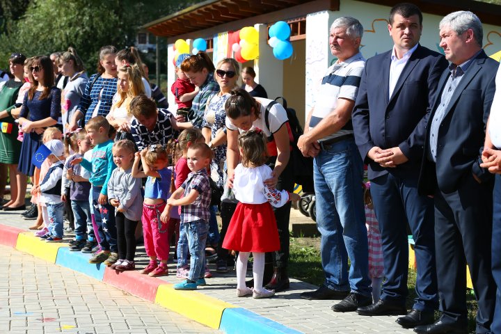 Şi-a redeschis uşile după 30 de ani. O grădiniţă din satul Sipoteni a fost renovată cu sprijinul Guvernului României (FOTOREPORT)