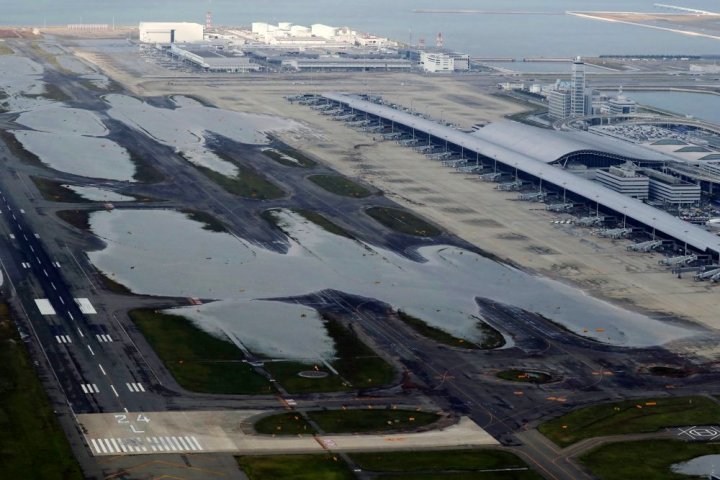 Mii de oameni, evacuaţi. Cum arată un aeroport din Japonia, măturat de taifunul Jebi (FOTO)