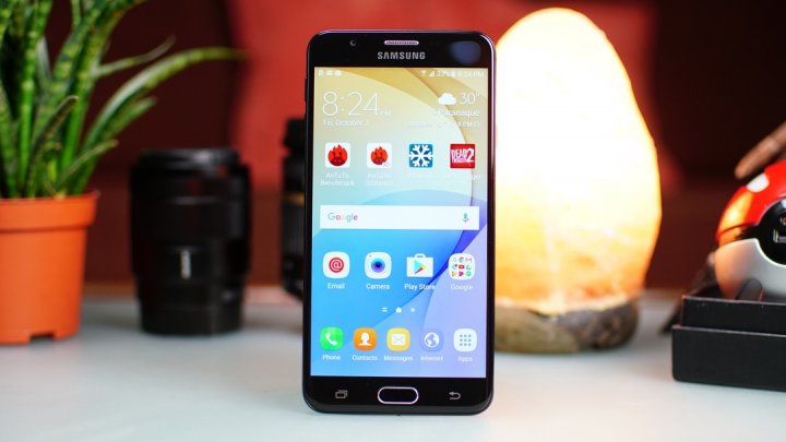 Samsung va renunţă la linia de telefoane Galaxy J. Care este motivul