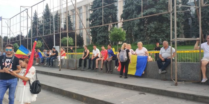 Provocări și incidente la Marşul Centenar. Unioniştii au paralizat traficul pe strada Calea Ieșilor. Forţele de ordine au intervenit în forţă