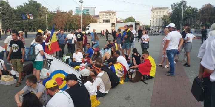 Provocări și incidente la Marşul Centenar. Unioniştii au paralizat traficul pe strada Calea Ieșilor. Forţele de ordine au intervenit în forţă