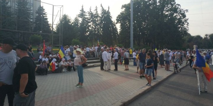 Provocări și incidente la Marşul Centenar. Unioniştii au paralizat traficul pe strada Calea Ieșilor. Forţele de ordine au intervenit în forţă