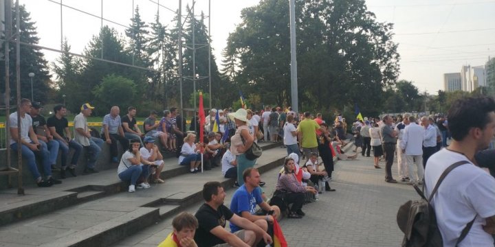 Provocări și incidente la Marşul Centenar. Unioniştii au paralizat traficul pe strada Calea Ieșilor. Forţele de ordine au intervenit în forţă