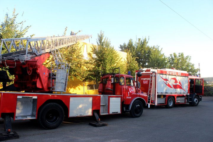 Incendiu la o secţie de producere a ferestrelor și ușilor din PVC de pe strada Uzinelor. O persoană a avut nevoie de îngriji medicale (VIDEO)