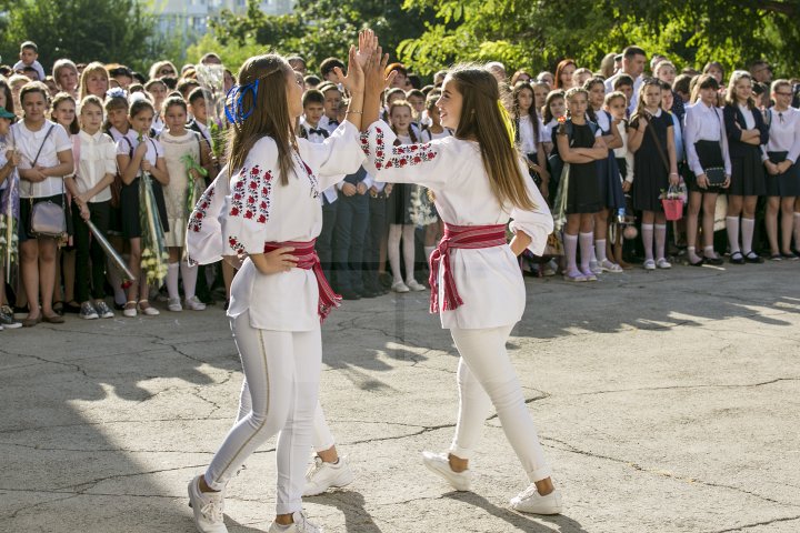 Adio, vacanţă! Bine ai venit, şcoală! În toată ţara va răsuna primul sunet de clopoţel