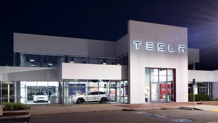 O persoană importantă din conducerea Tesla şi-a dat demisia. Acţiunile companiei, afectate