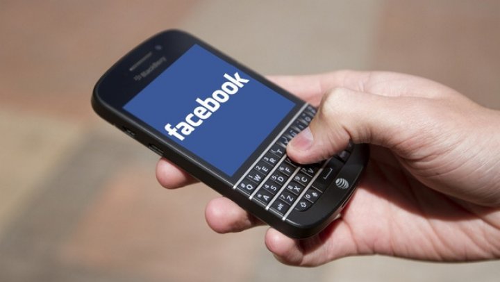 Facebook cheamă BlackBerry în judecată pentru utilizarea de tehnologie fără licenţă