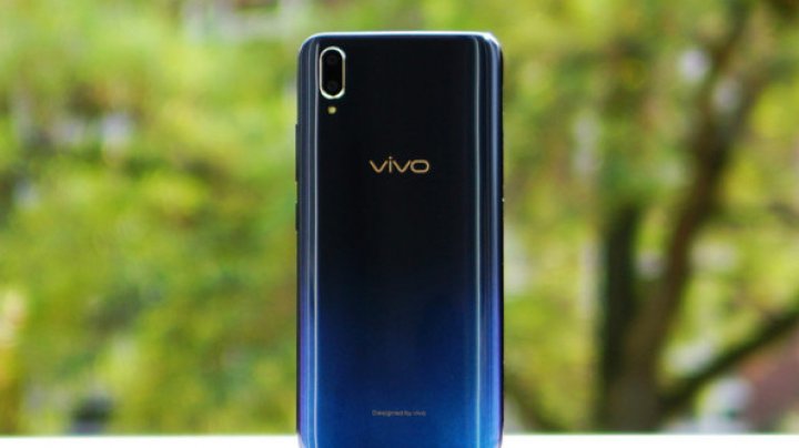 Vivo V11, noul telefon cu senzor de amprentă în display, primeşte specificaţi complete şi preţ de lansare