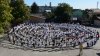 Dans impresionant de Ziua Internaţională a Profesorului. 400 de elevi din România au format o horă