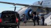 Avionul Primei Doamne, Melania Trump a aterizat de urgență după ce a observat fum în cabină (VIDEO)