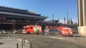 LUARE DE OSTATICI în gara din Koln. Toate forţele de ordine sunt ÎN ALERTĂ