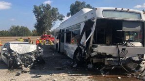 Accident grav în Los Angeles: 40 de răniţi după ce două mașini și un autobuz s-au ciocnit violent