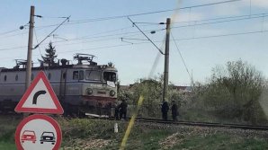 Accident grav în România. Patru morţi după ce o maşină a fost spulberată de tren