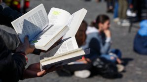 RECORD MONDIAL la Cluj. 3.855 de oameni au citit neîntrerupt timp de peste 10 ore